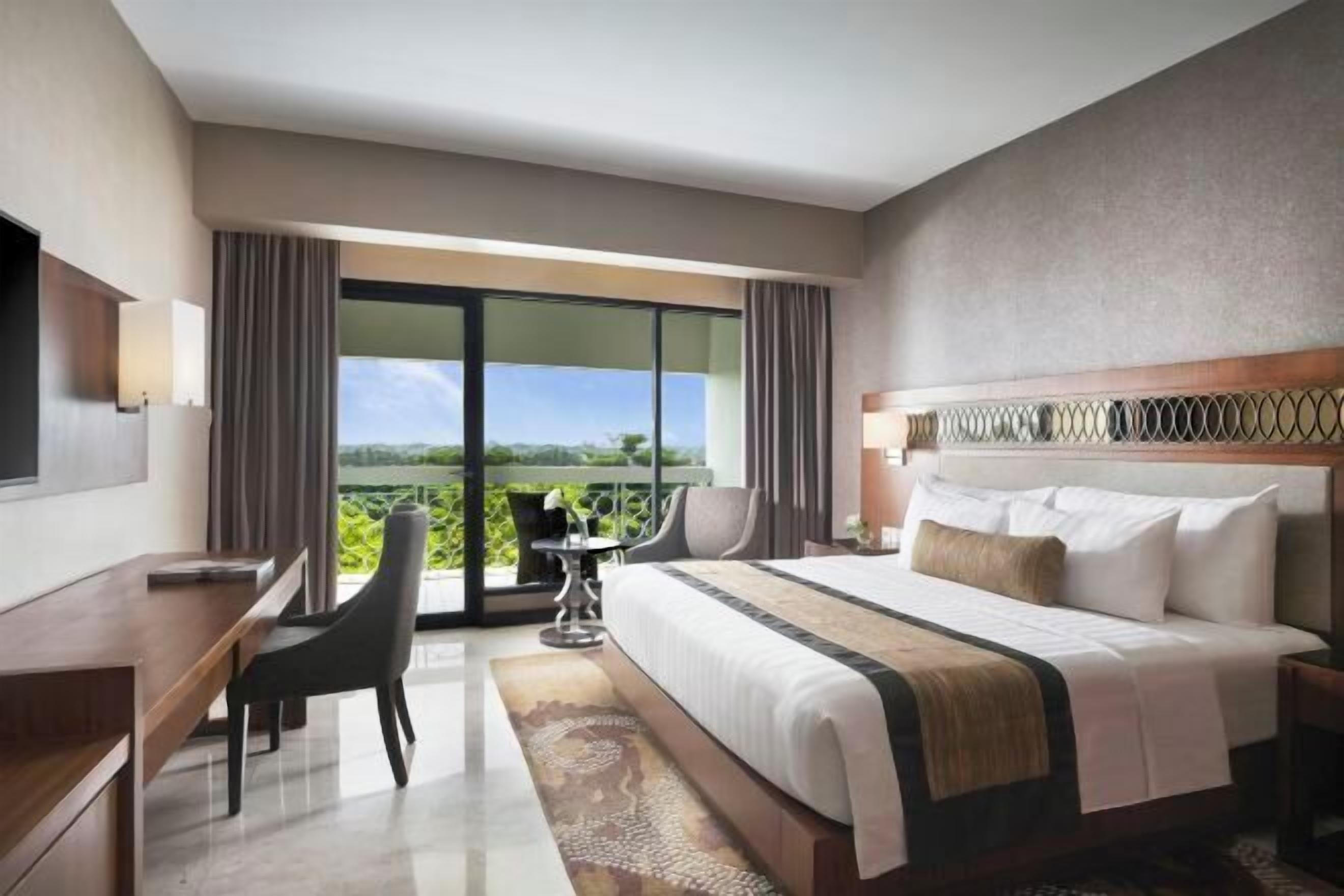 Sengetøy av topp kvalitet, minibar, safe på rommet og skrivebord