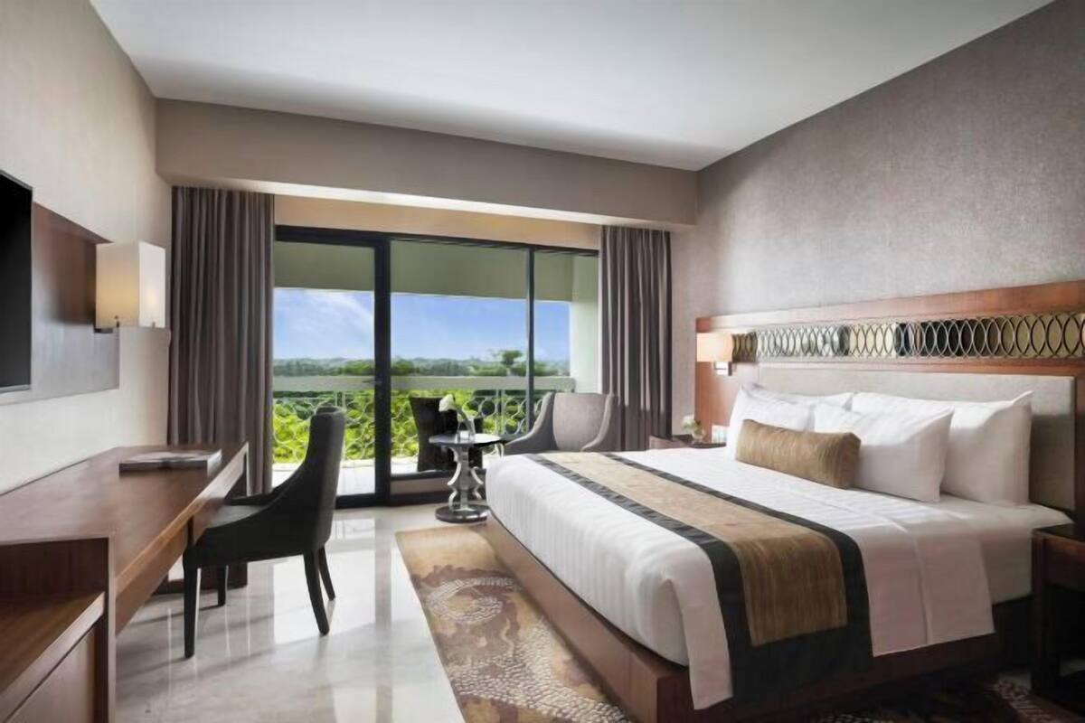 Sengetøy av topp kvalitet, minibar, safe på rommet og skrivebord