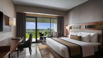 Premium bedding, minibar, in-room safe, desk