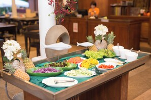 Breakfast, lunch, dinner served; pool views - The Viridian Resort (Patong)