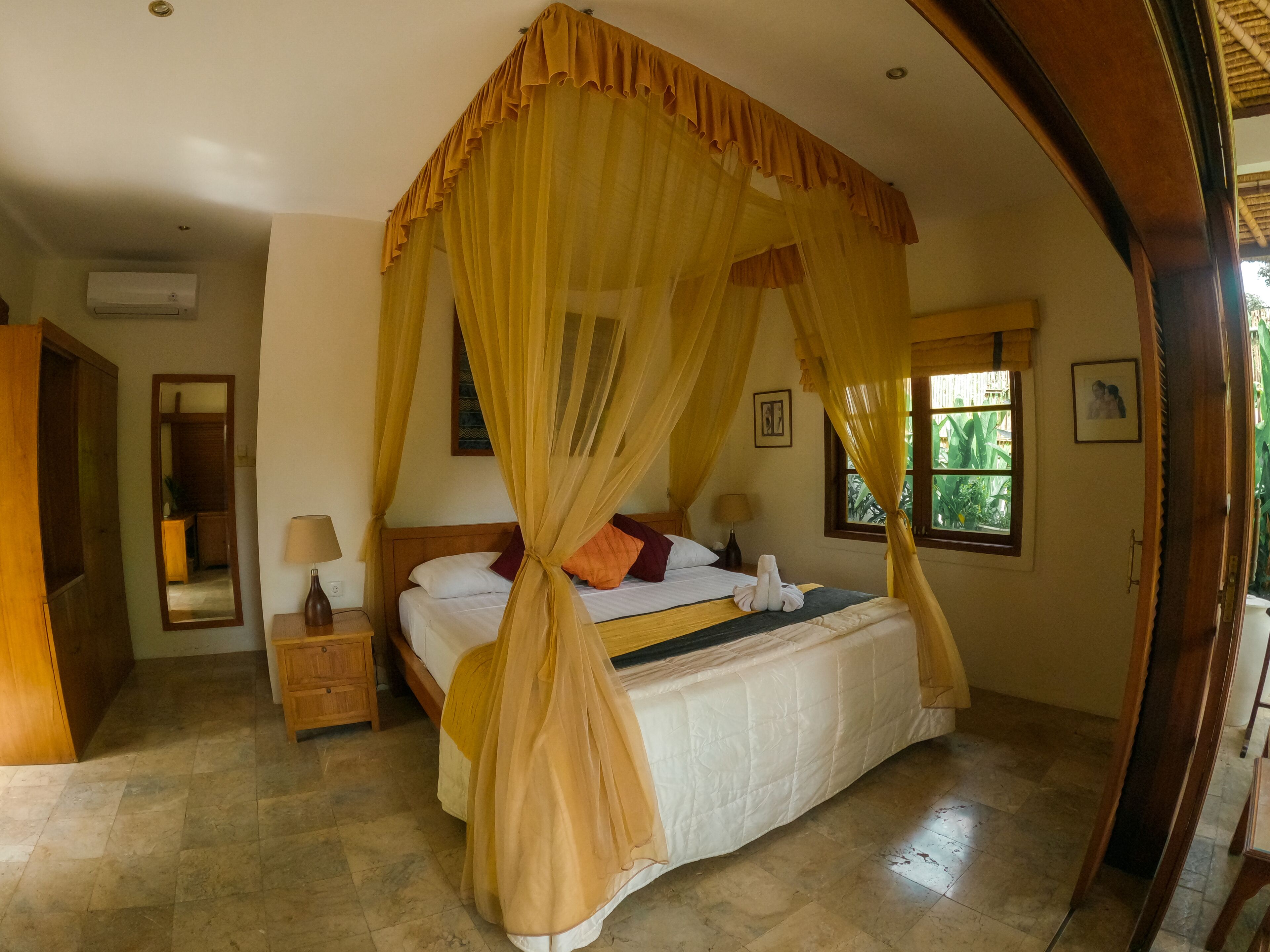 executive room, 1 king bed, non smoking, pool view | 1 bedroom, minibar, in-room safe, individually decorated