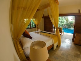 Executive Room, 1 King Bed, Non Smoking, Pool View | Minibar, in-room safe, individually decorated, individually furnished