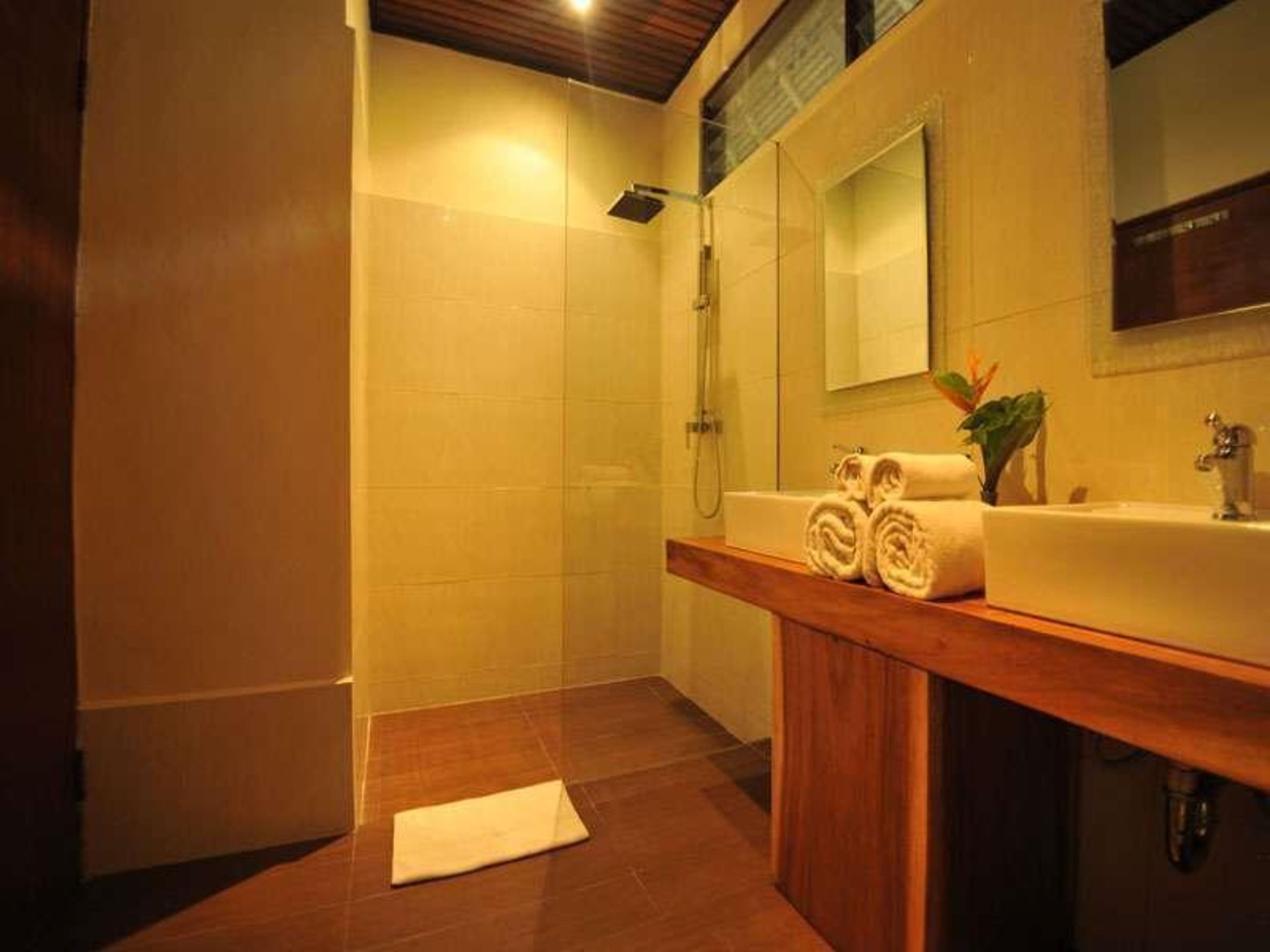 deluxe room | bathroom | shower, hair dryer, slippers, towels