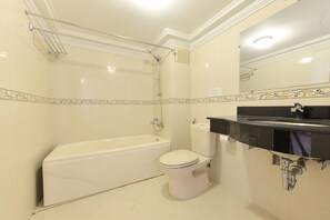 Junior Suite, Balcony, City View | Bathroom - Lucky 2 Hotel & Travel (Hanoi)