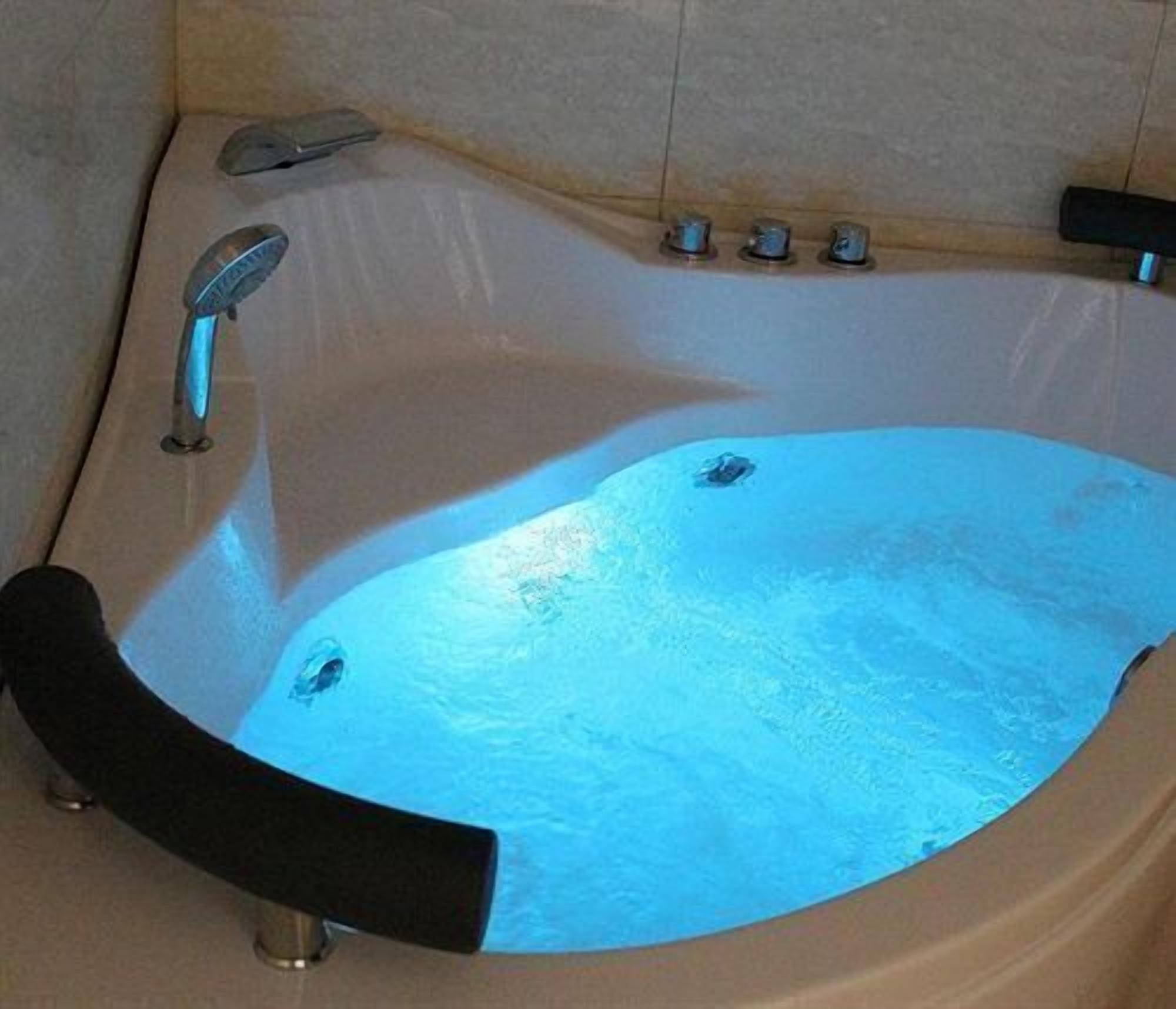 indoor spa tub