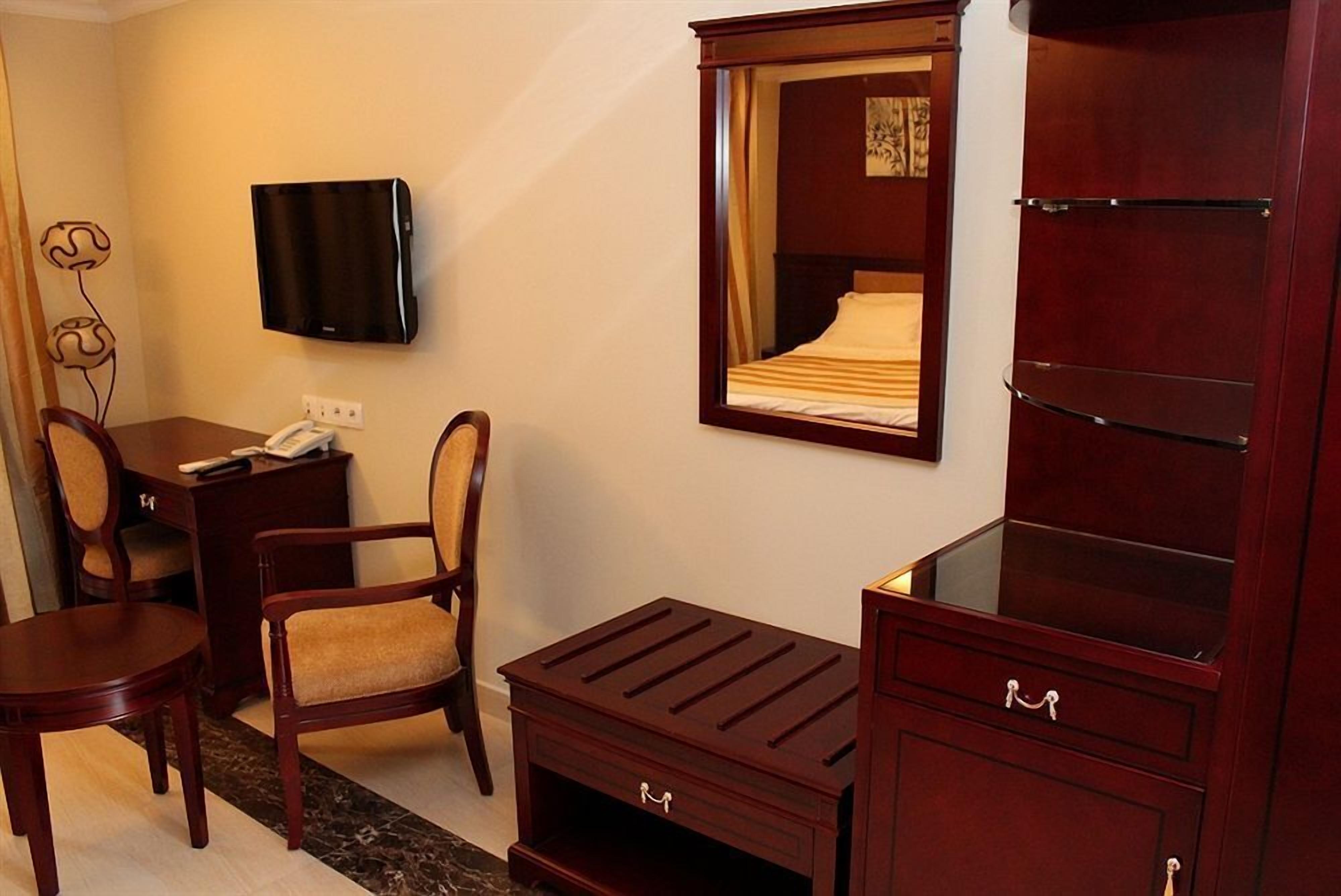 comfort room | premium bedding, down duvets, tempur-pedic beds, minibar