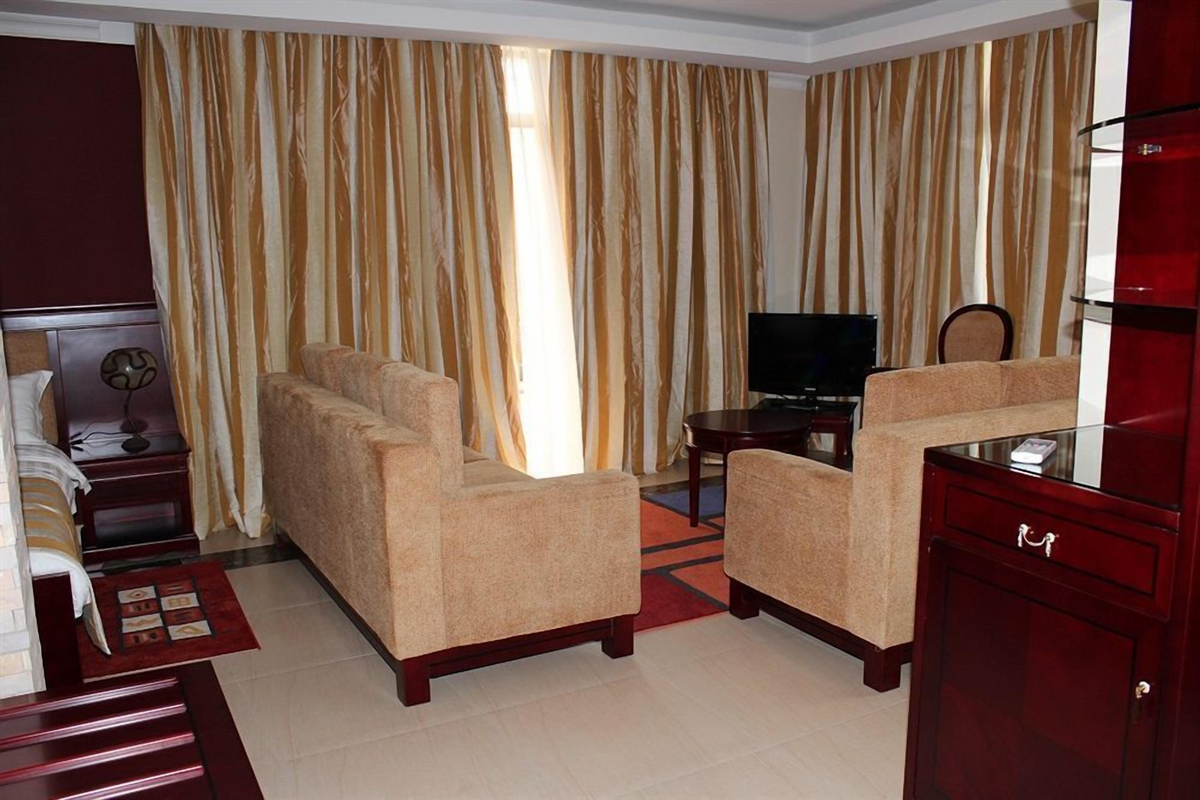 comfort room | bathroom amenities | combined shower/bathtub, deep-soaking bathtub, designer toiletries