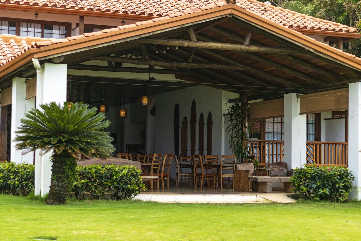 Hotel Playa Cambutal — Hotel accommodation in Playa Cambutal, Panama