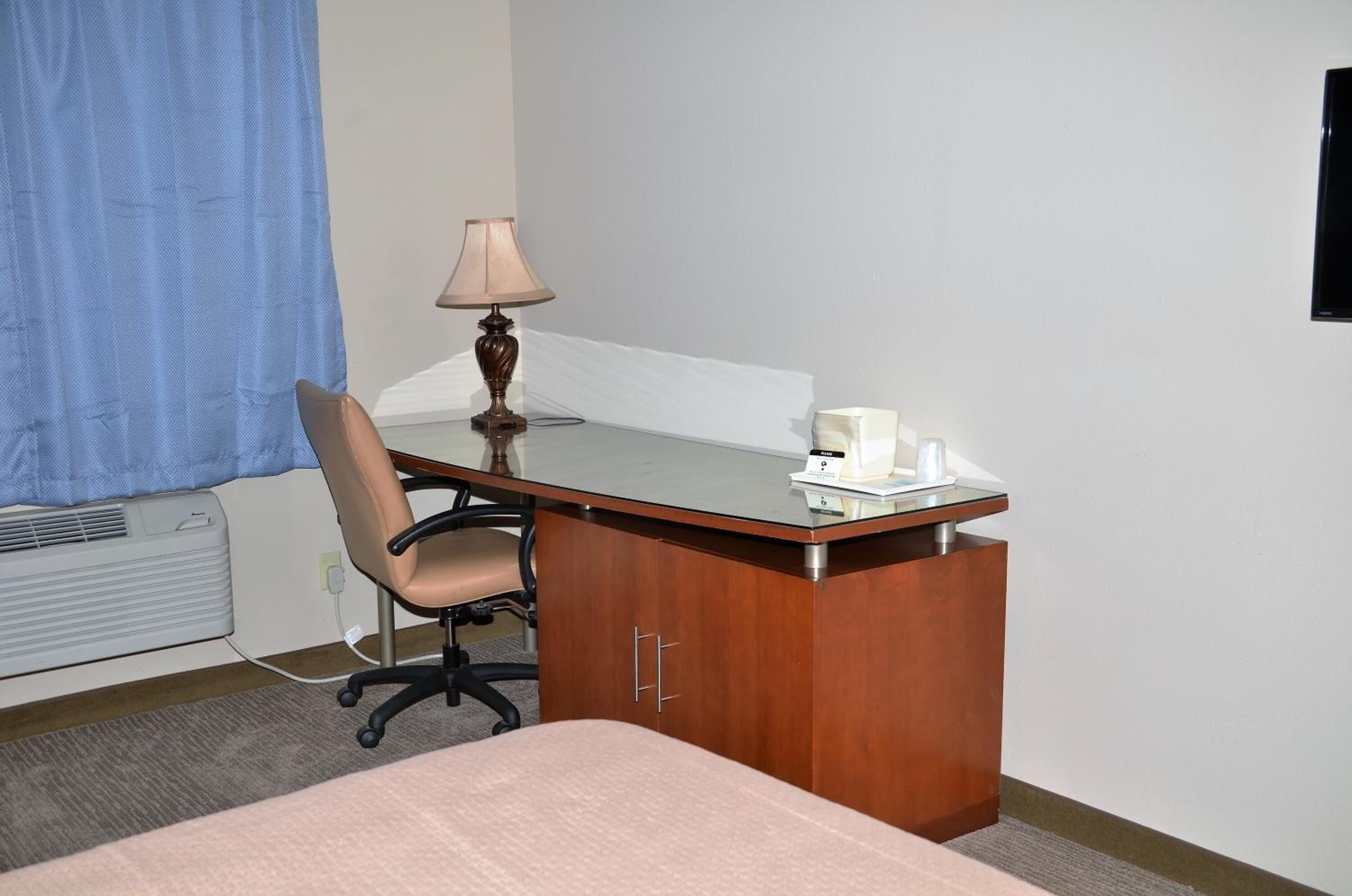 premium bedding, desk, free cots/infant beds, free rollaway beds