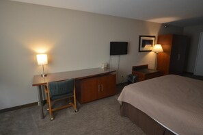 Premium bedding, desk, free cribs/infant beds, free rollaway beds