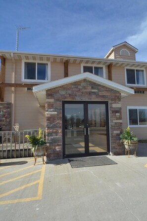 Exterior - Rock Creek Hotel (Sabetha)