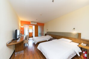 Standard Twin Room | In-room safe, desk, blackout drapes, free WiFi