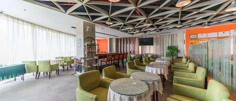 Sarapan prasmanan setiap hari dengan biaya tambahan