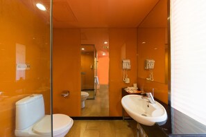 Business Room | Bathroom | Shower, hair dryer, slippers, towels