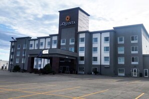 Front of property - La Quinta Inn & Suites by Wyndham Minot (Minot)