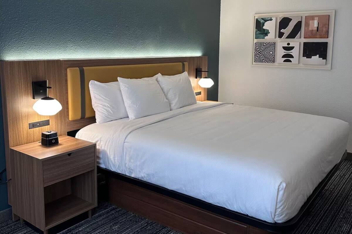 Premium bedding, down duvets, pillow-top beds, desk