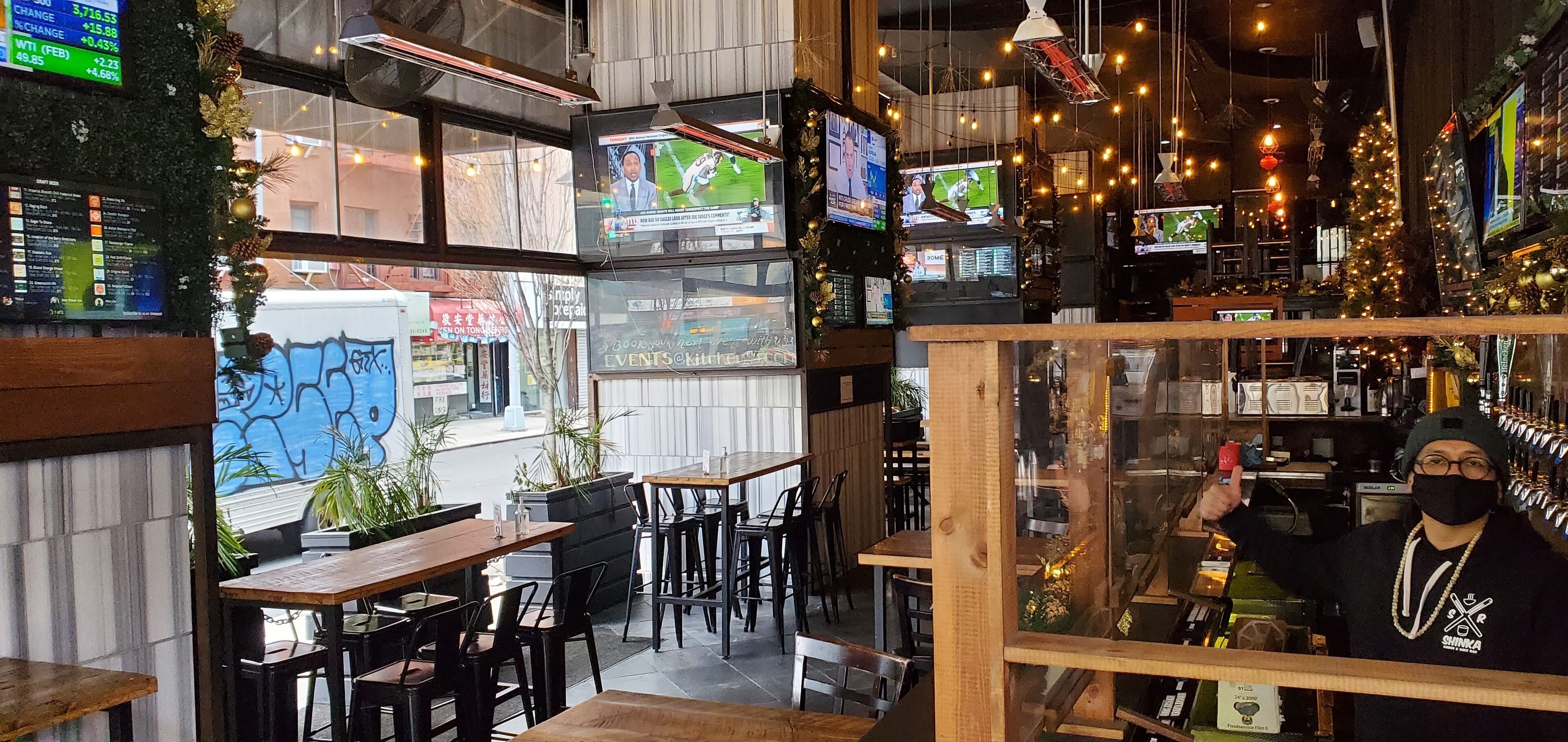 Breakfast, lunch and dinner served