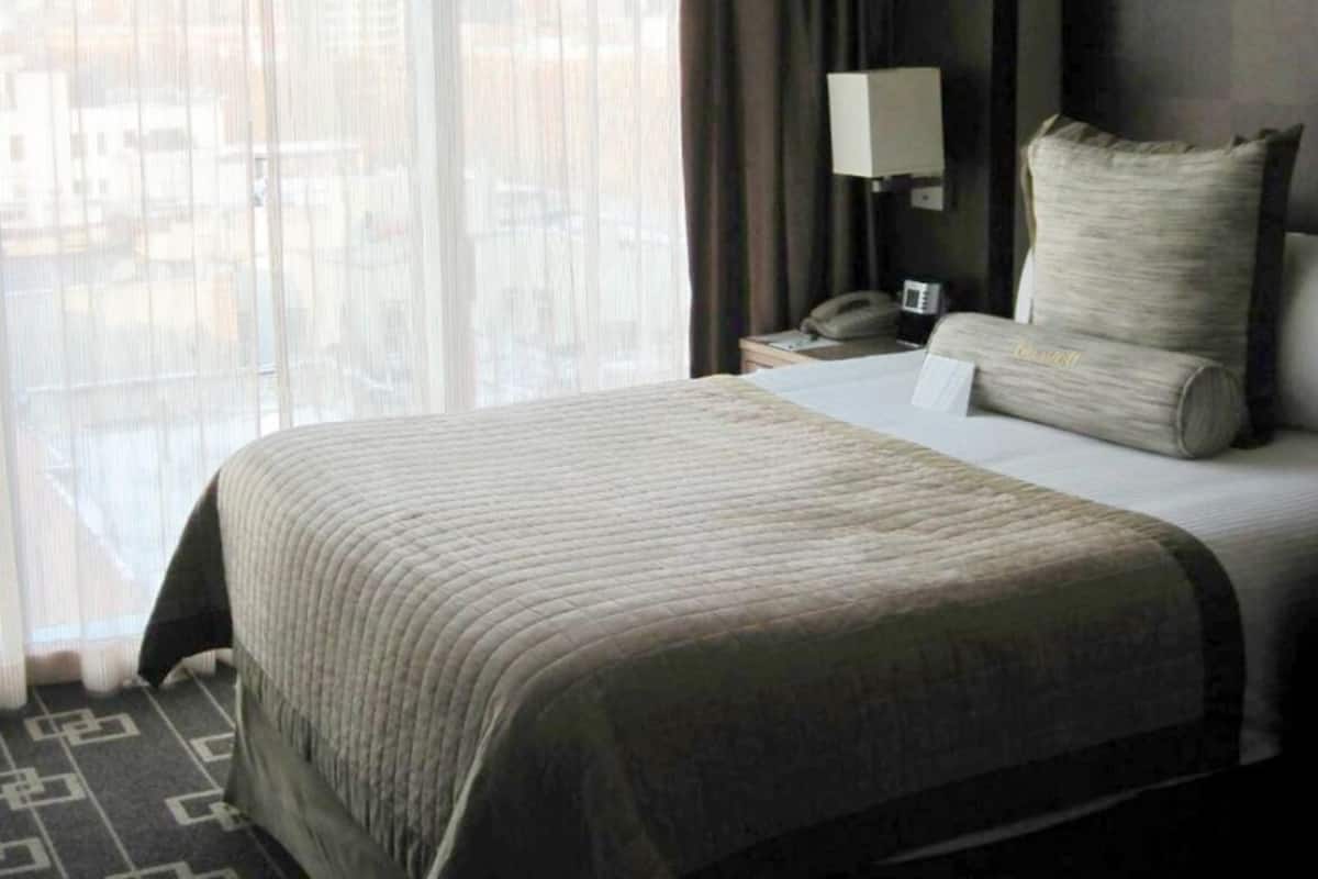 Habitación Deluxe, 1 cama Queen size, para no fumadores (Upper Floor) | Ropa de cama de alta calidad y edredón