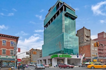 Hotel Exterior at Wyndham Garden Chinatown