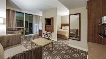 Suite, 1 Queen Bed, Non Smoking (6th Floor) | Premium bedding, down duvets, in-room safe, desk
