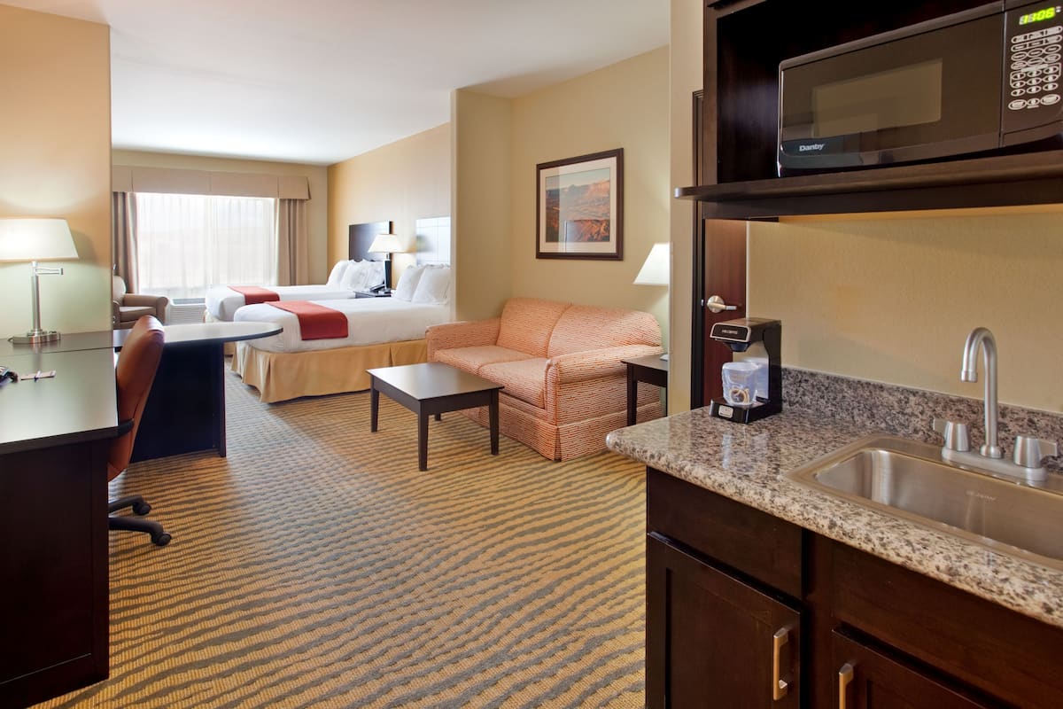 suite, 1 king bed | iron/ironing board, free cots/infant beds, free rollaway beds