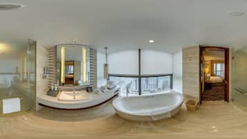 Combined shower/bathtub, free toiletries, hair dryer, slippers