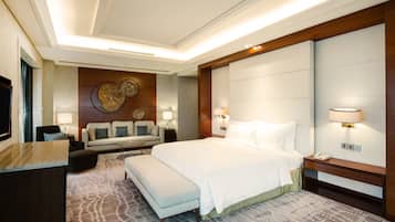 Minibar, in-room safe, desk, laptop workspace