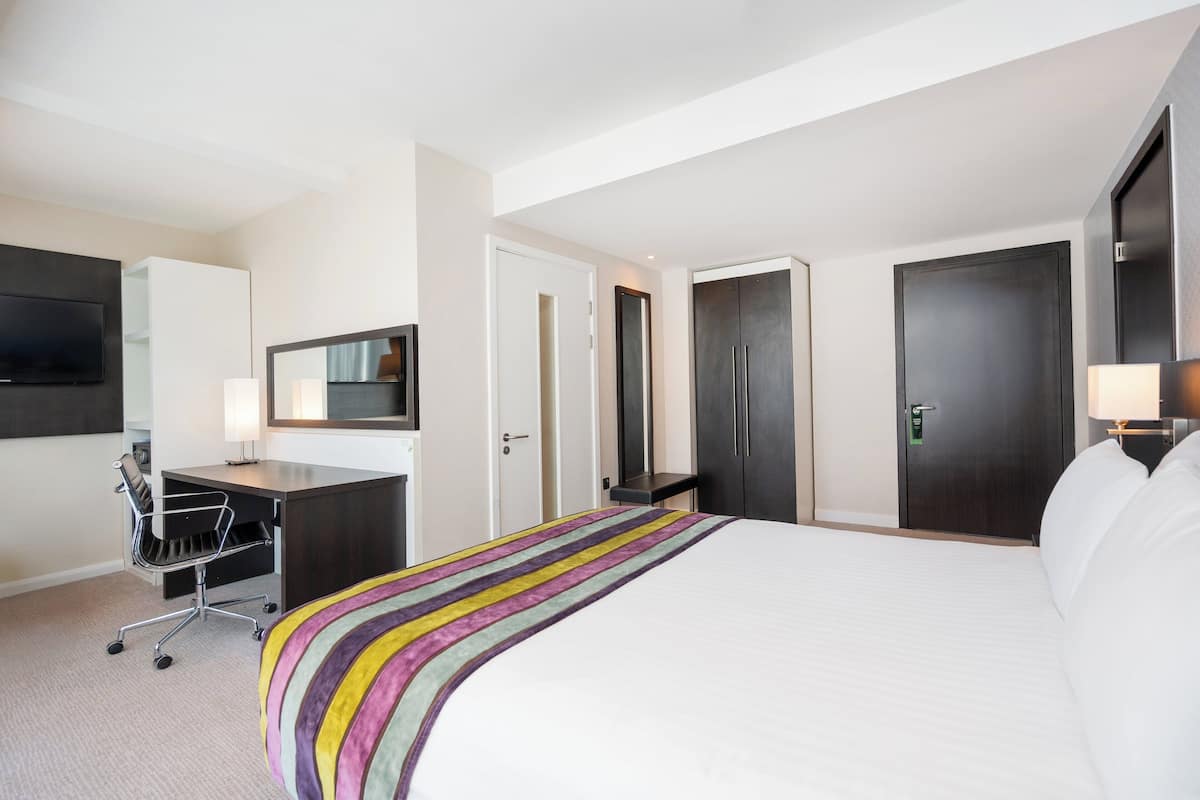 In-room safe, desk, soundproofing, iron/ironing board