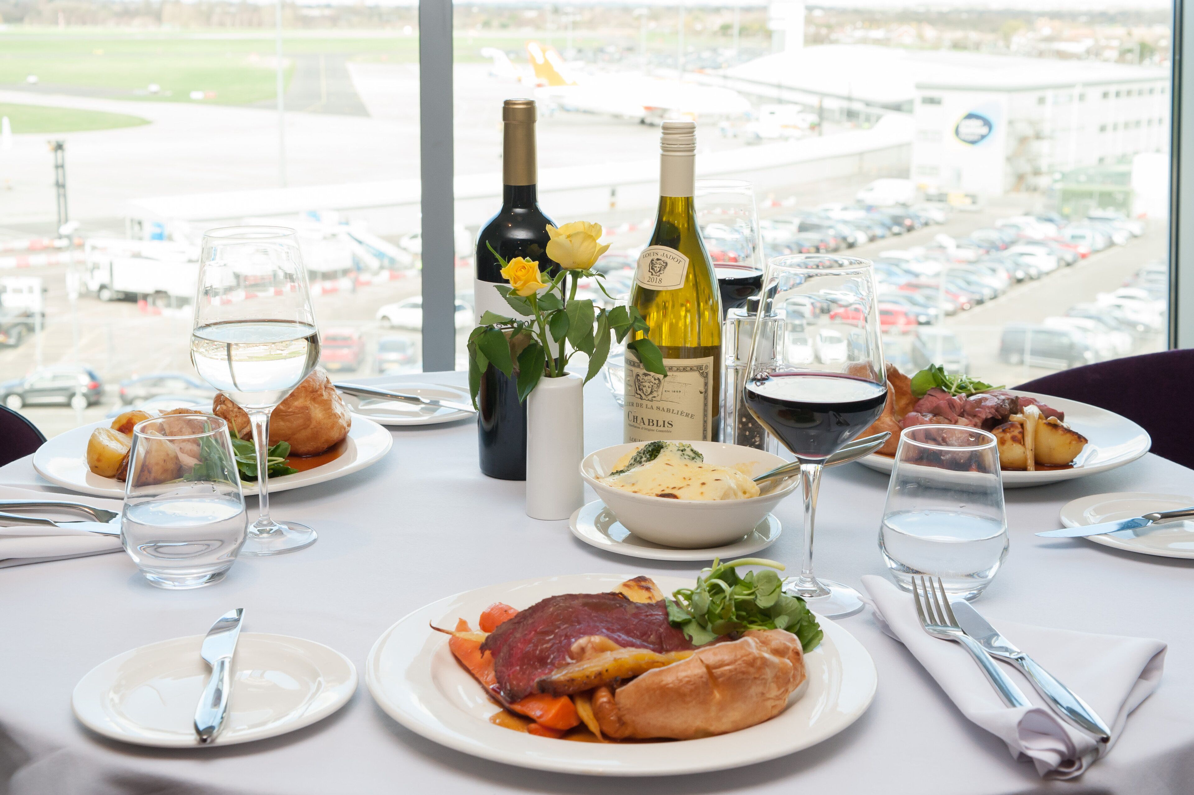 breakfast, lunch, dinner served; international cuisine