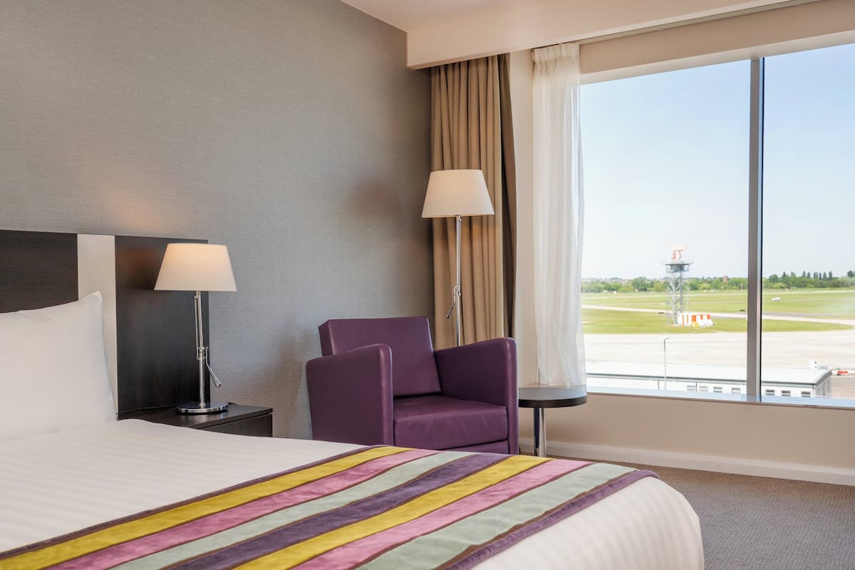Premium Room, 1 King Bed (Airport View) | 1 bedroom, in-room safe, desk, soundproofing