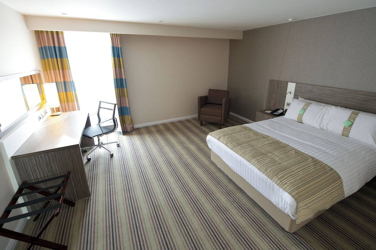 1 bedroom, in-room safe, desk, soundproofing
