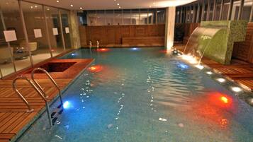 Piscine intérieure