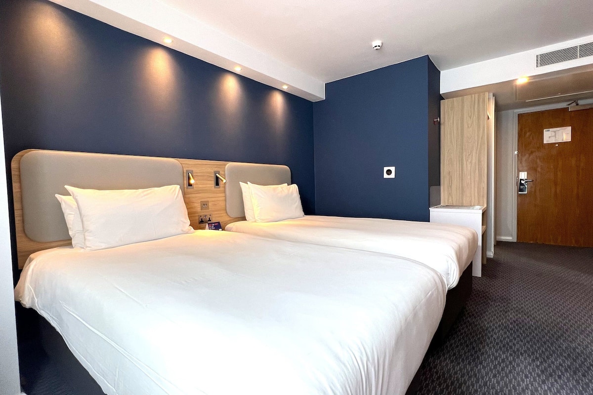 desk, laptop workspace, blackout curtains, free cots/infant beds