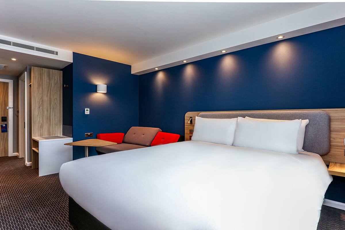 standard room, 1 double bed with sofa bed (with free hot breakfast) | desk, laptop workspace, blackout curtains, free cots/infant beds