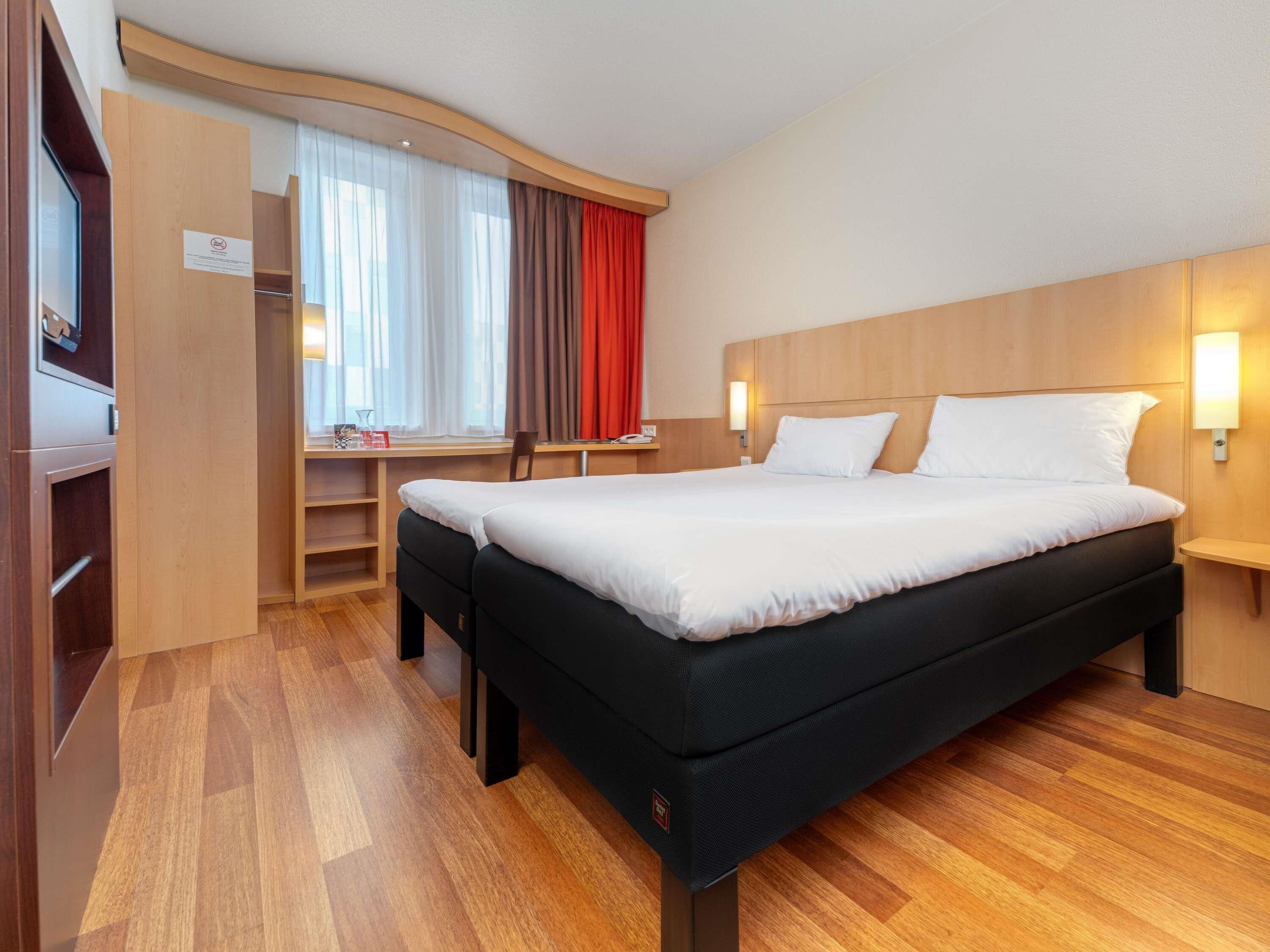 Twin Room, 2 Single Beds | In-room safe, desk, soundproofing, iron/ironing board (on request)
