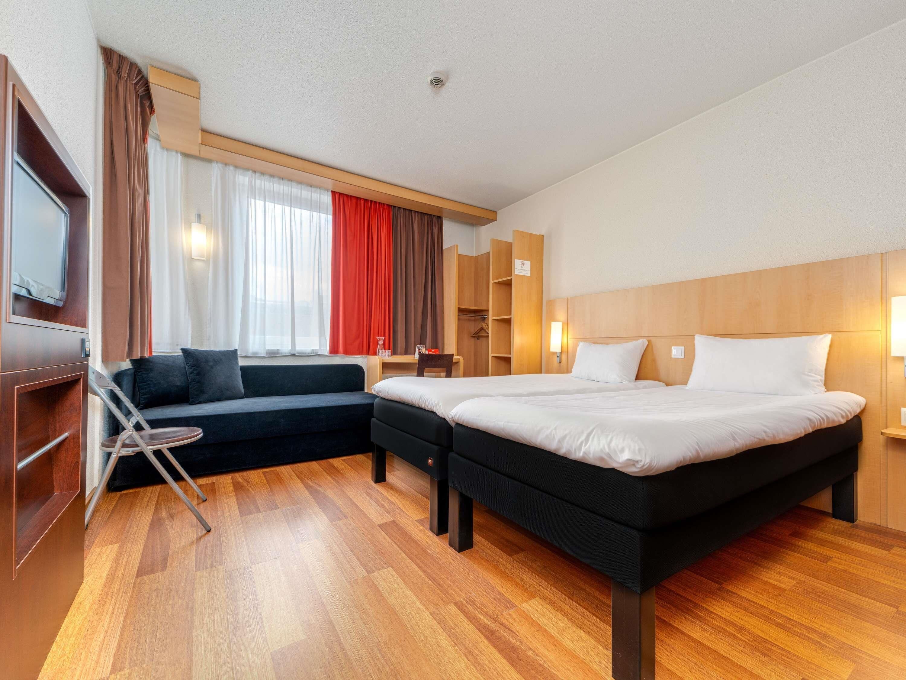 Family Room, 2 Single Beds, Accessible | In-room safe, desk, soundproofing, iron/ironing board (on request)
