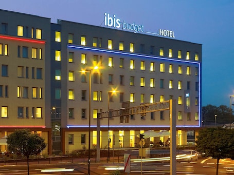 Front of property - evening/night. ibis Krakow Stare Miasto