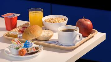 Se ofrece un desayuno completo (60 PLN por persona)