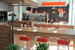 Lunch and dinner served  - ibis Krakow Stare Miasto (Kraków)