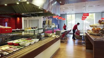 Daily buffet breakfast (PLN 55 per person)