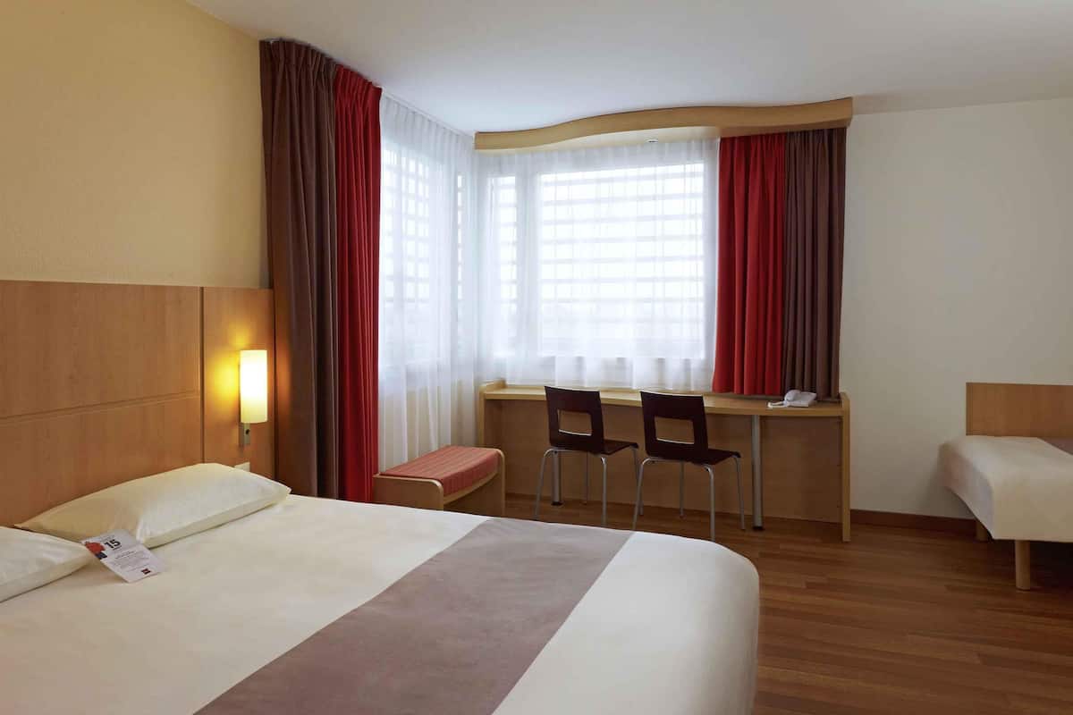 Standard Room, Multiple Beds | In-room safe, desk, soundproofing, cribs (free)