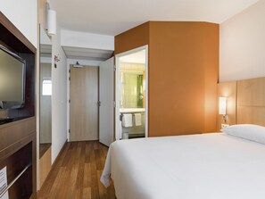 In-room safe, desk, soundproofing, free cribs/infant beds - ibis Warszawa West Station (Warsaw)