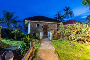 المنطقة المحيطة بالمنشأة