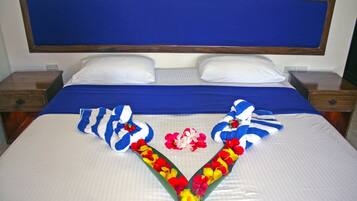 Minibar, cribs/infant beds