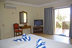 Minibar, cots/infant beds