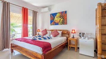 Minibar, cribs/infant beds