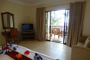 Minibar, cots/infant beds