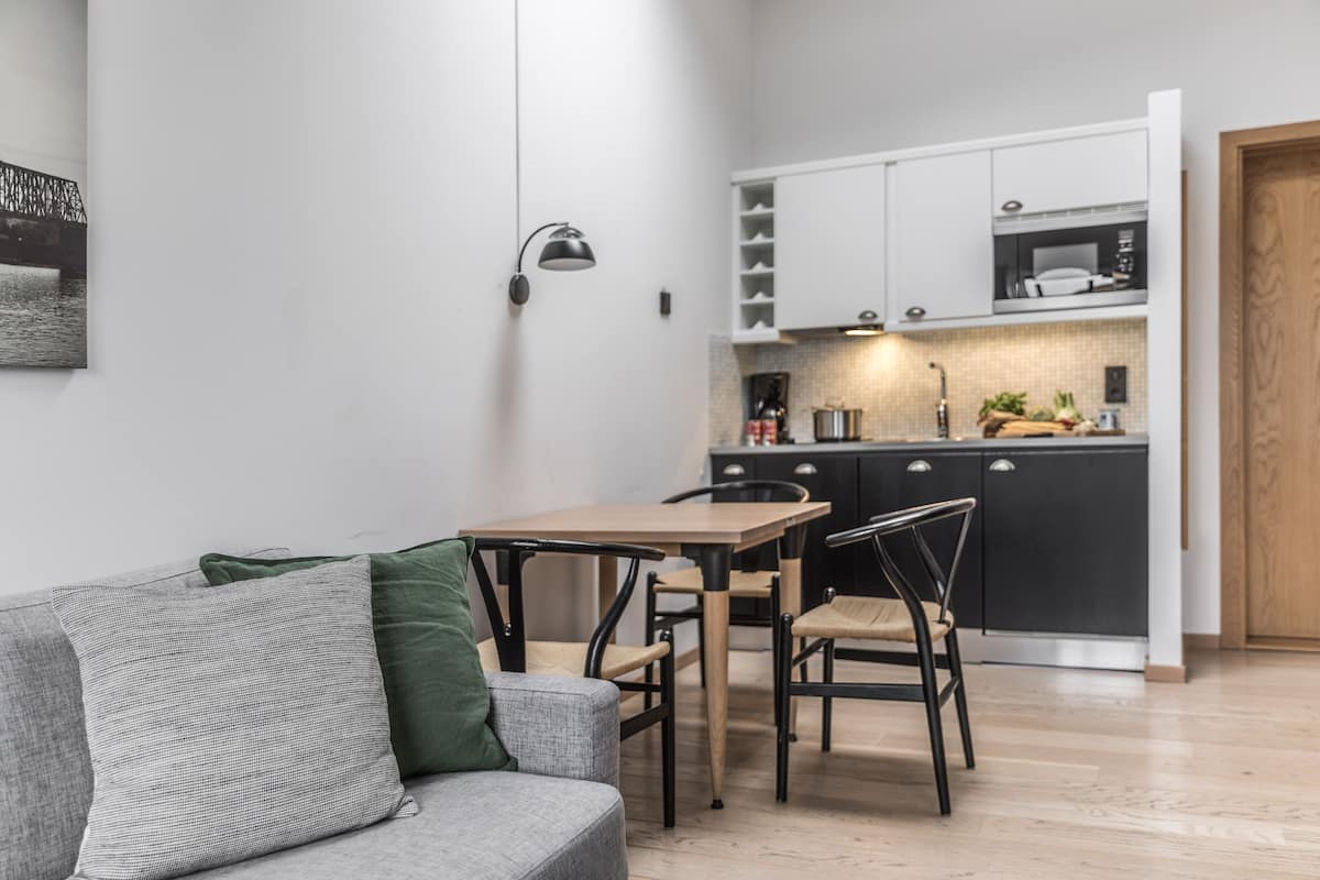 Studio Standar | 1 kamar tidur, meja kerja, dan setrika/meja setrika