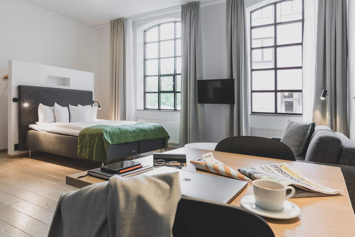 Studio Standar | 1 kamar tidur, meja kerja, dan setrika/meja setrika