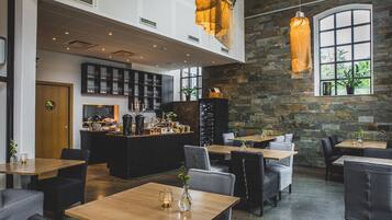 Free daily self-service breakfast